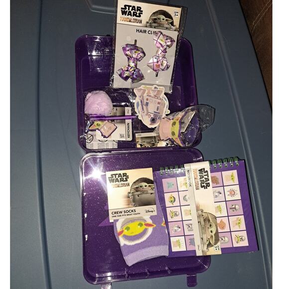 Baby Yoda Grogu 6 Piece Collectible Accessory Set with Carry Case Box - Picture 12 of 12